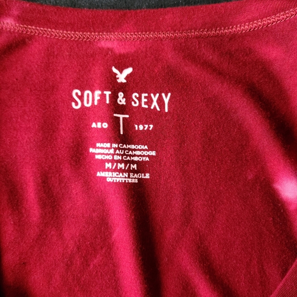American Eagle Soft & Sexy Red Gradient Tee - Picture 3 of 3